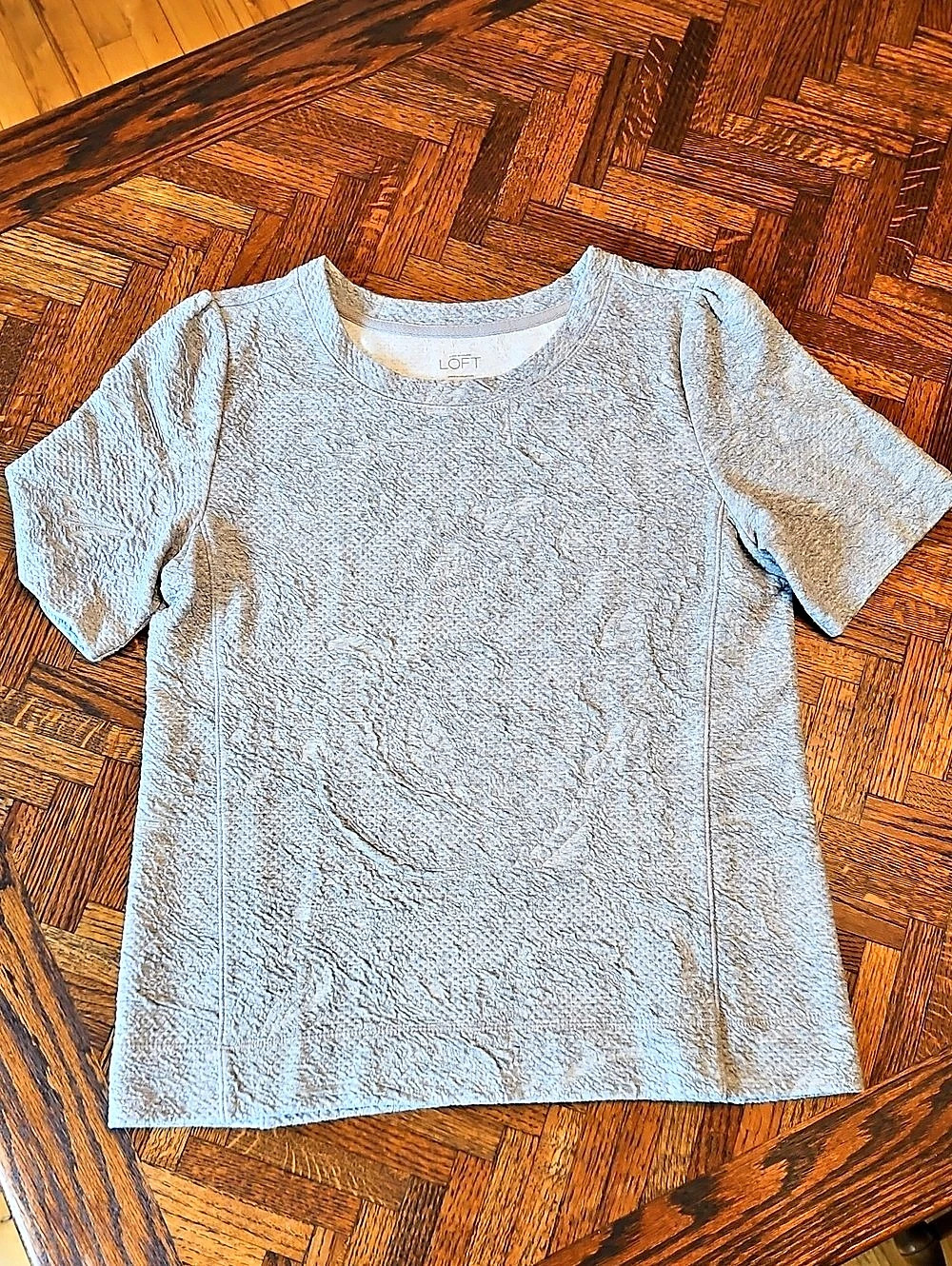 Ann Taylor LOFT Short Sleeve Textured Top in Gray.